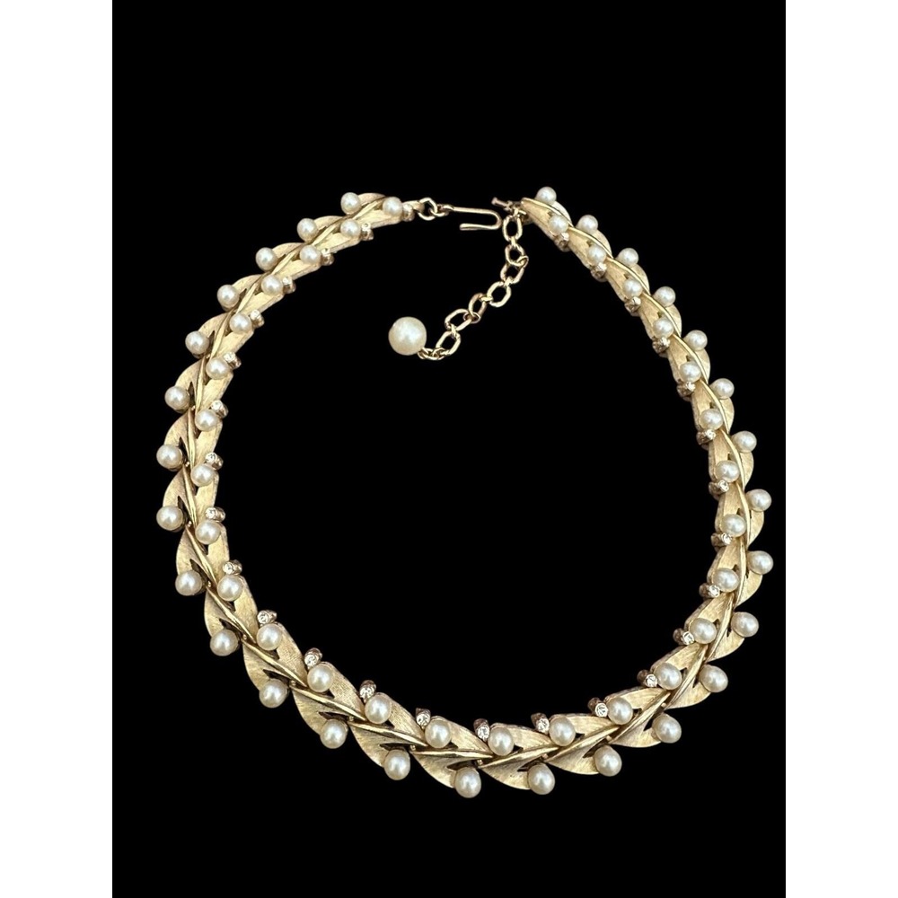 Vintage Trifari Brushed Goldtone Leaf Pearl Rhinestone Necklace - Picture 2 of 7
